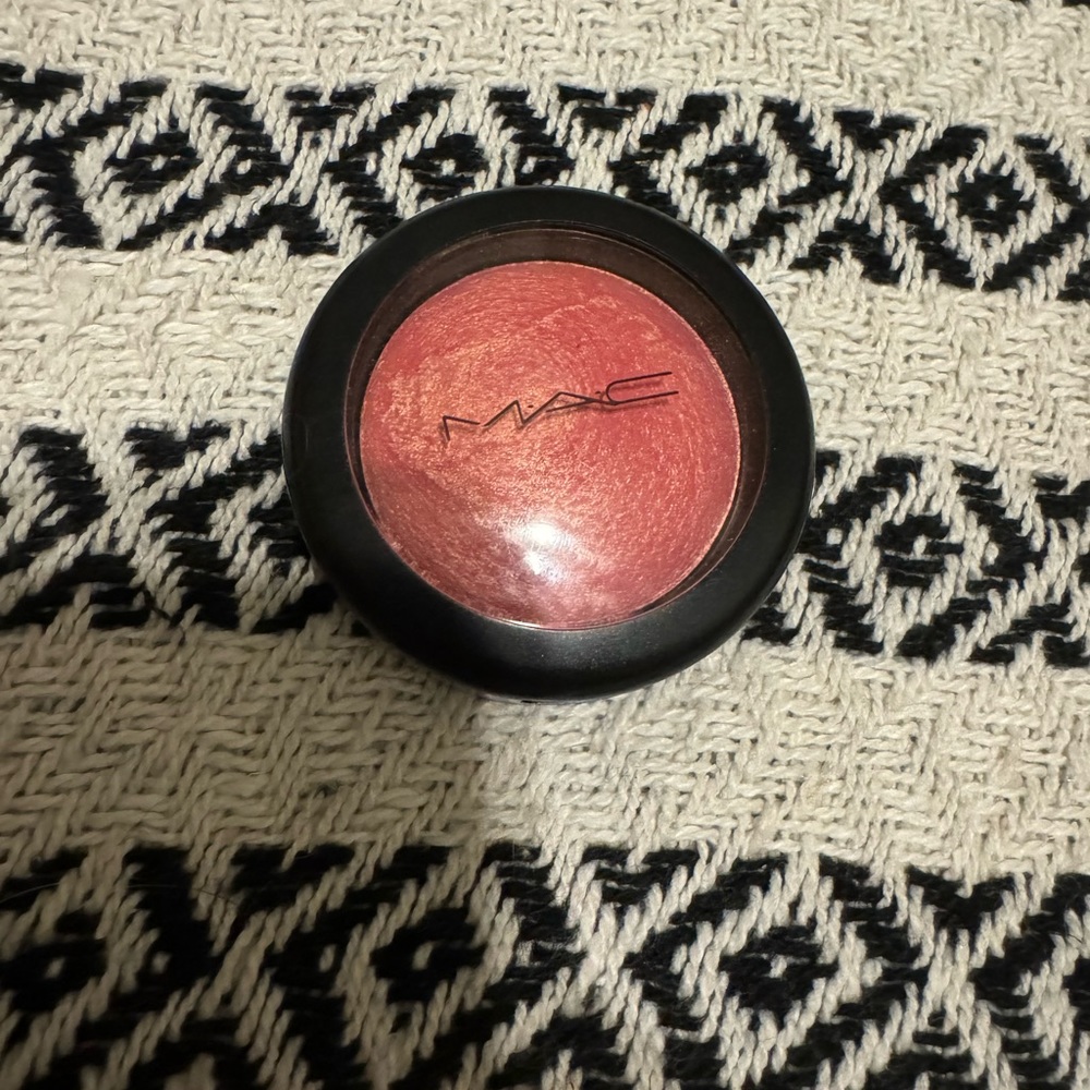 MAC mineralize blush in Petal Power